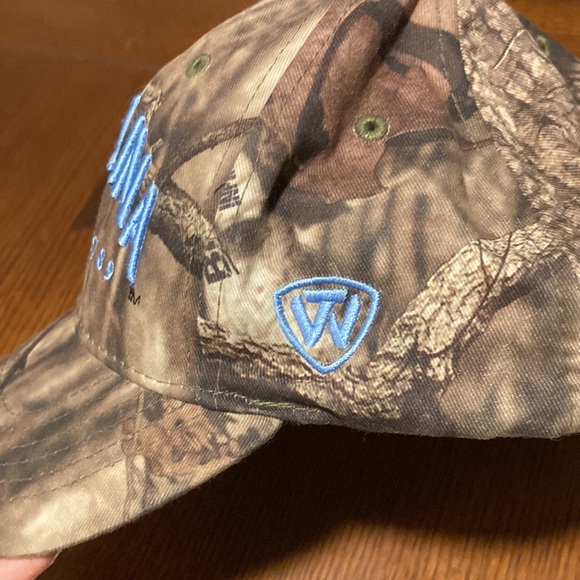 Carolina Camo hat. UNC. Top of the world brand. - Picture 5 of 5